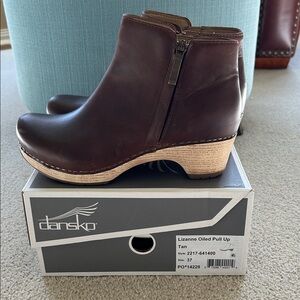 Dansko Women's Lizanne oiled Leather Ankle Boots - Tan